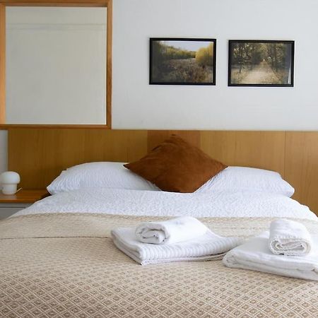 One-Bedroom Flat In Cheam Village Экстерьер фото