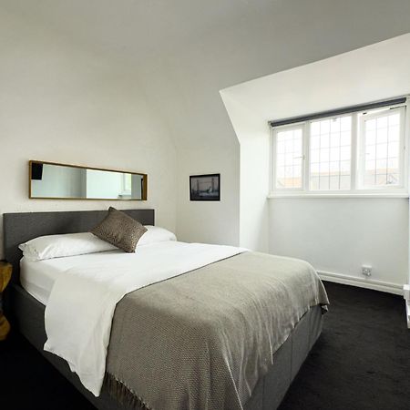 One-Bedroom Flat In Cheam Village Экстерьер фото
